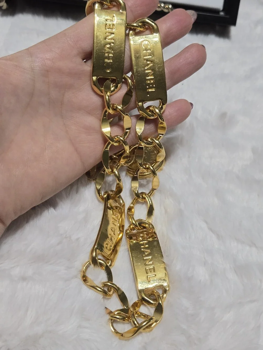 🔥 CHANEL 1950-1970 CC Gold Plated Logo Plate Rue Cambon Medallion Chain 🔥